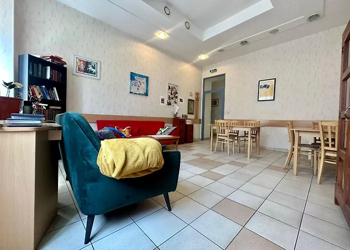 Aparthotel Very Central, 3 Min To Metro *
