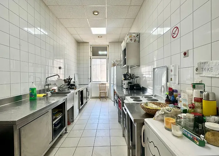 Very Central, 3 Min To Metro Aparthotel Vienna