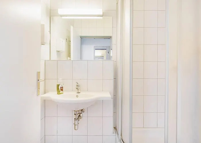 Very Central, 3 Min To Metro Aparthotel Vienna