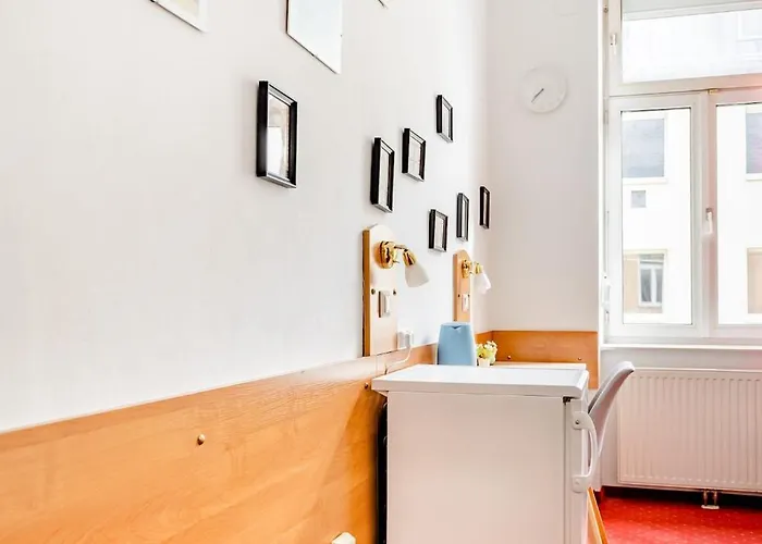 Very Central, 3 Min To Metro Aparthotel Vienna